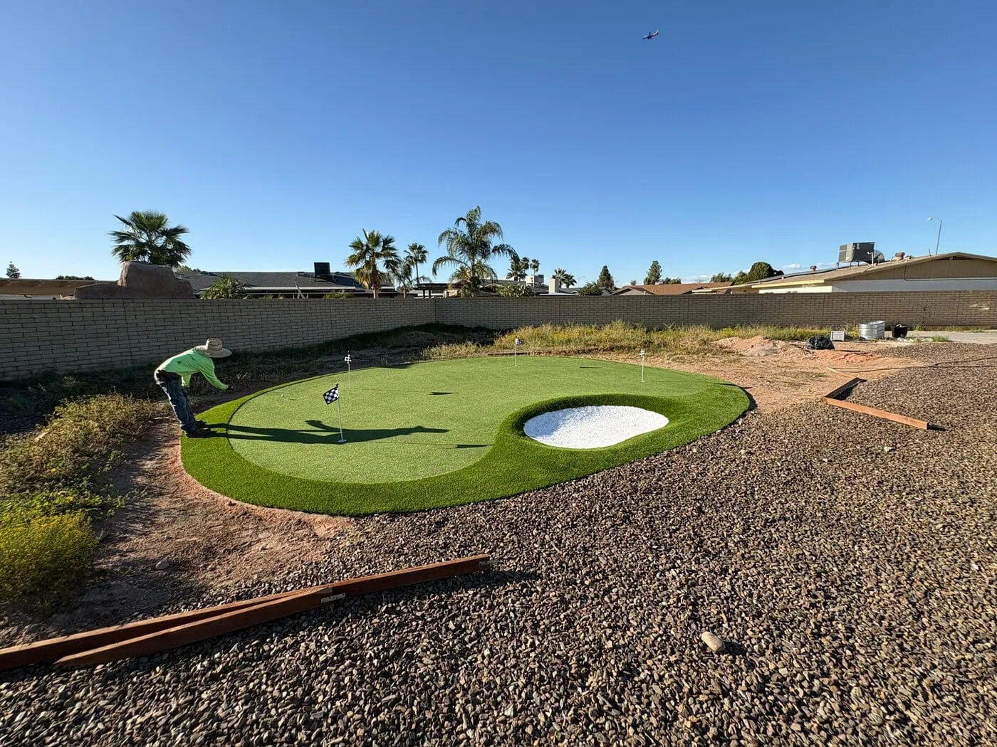 synthetic grass golf green with bunker and putting surface. 4 hole backyard putting green in Sun City AZ